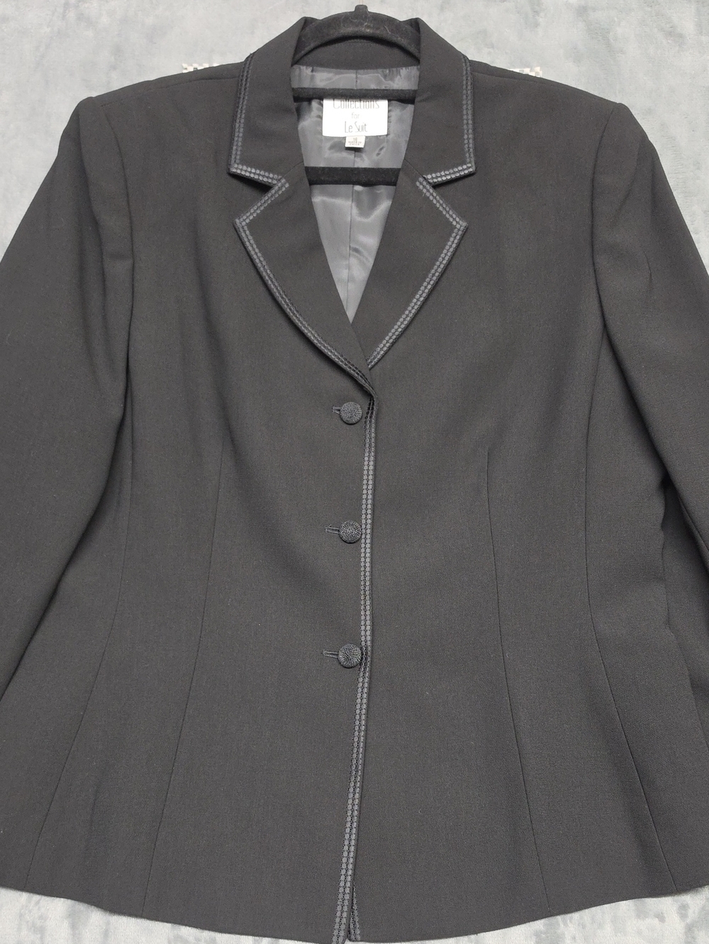 Le Suit Women's Black Blazer with Contrast Stitching